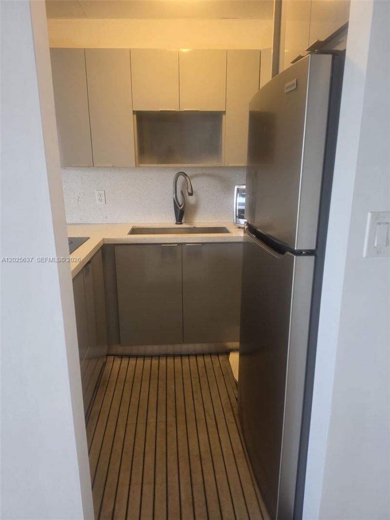 5050 NW 7th St , Unit 610, Miami, FL 33126 Photo