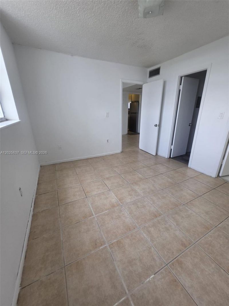 5050 NW 7th St , Unit 610, Miami, FL 33126 Photo