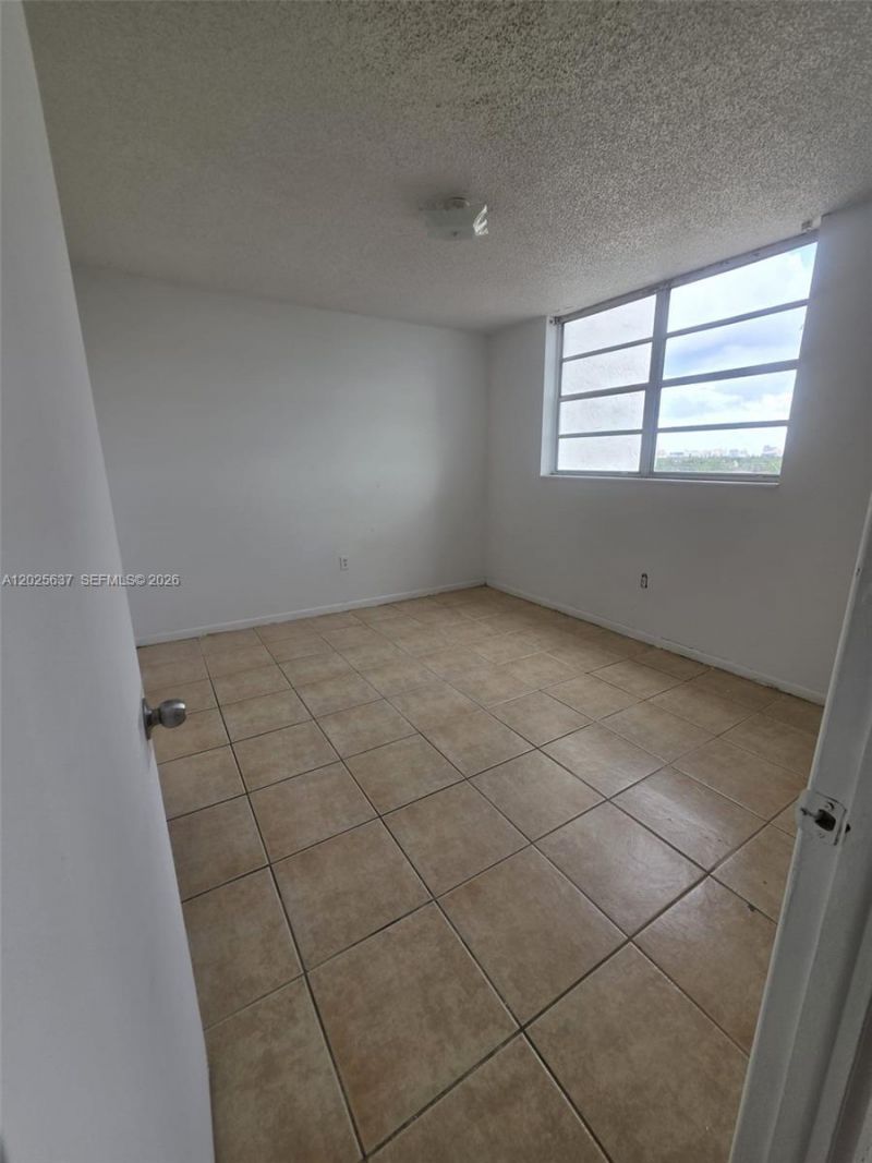 5050 NW 7th St , Unit 610, Miami, FL 33126 Photo