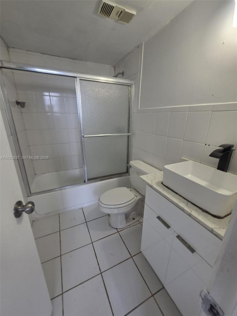 5050 NW 7th St , Unit 610, Miami, FL 33126 Photo