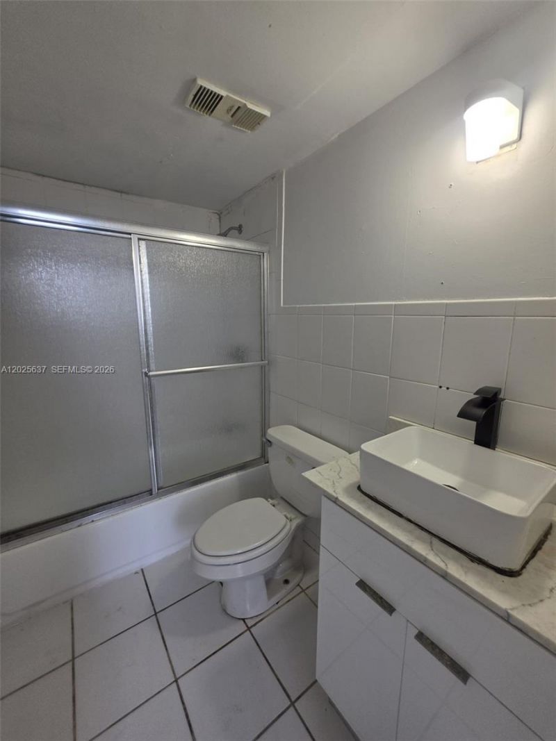 5050 NW 7th St , Unit 610, Miami, FL 33126 Photo