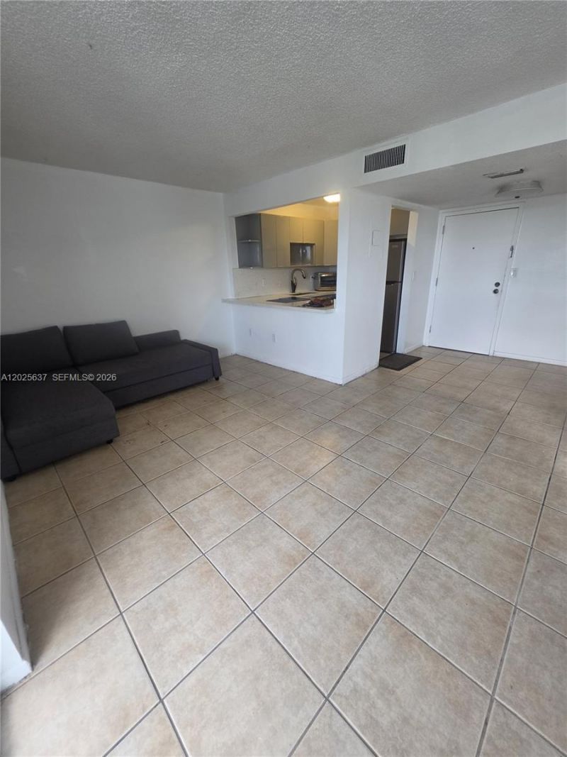 5050 NW 7th St , Unit 610, Miami, FL 33126 Photo