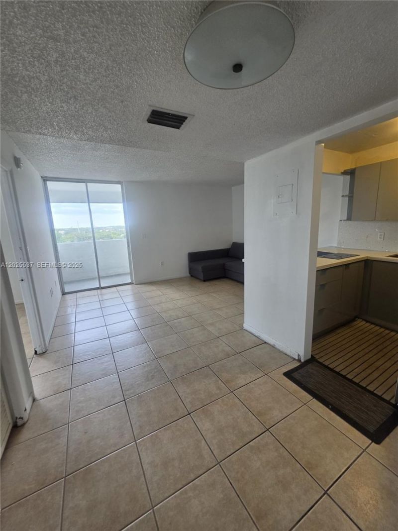 5050 NW 7th St , Unit 610, Miami, FL 33126 Photo