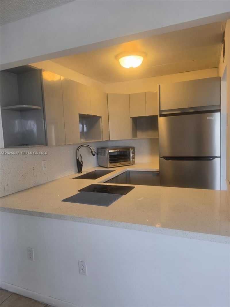 5050 NW 7th St , Unit 610, Miami, FL 33126 Photo