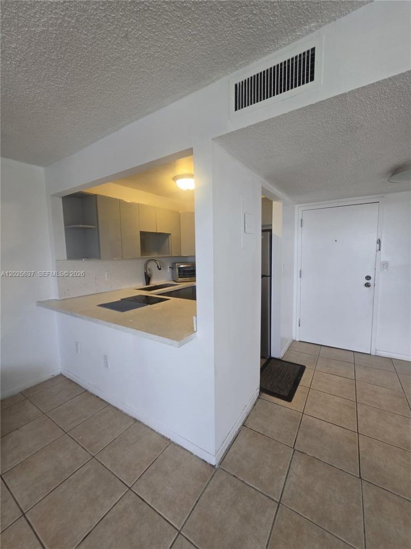 5050 NW 7th St , Unit 610, Miami, FL 33126 Photo