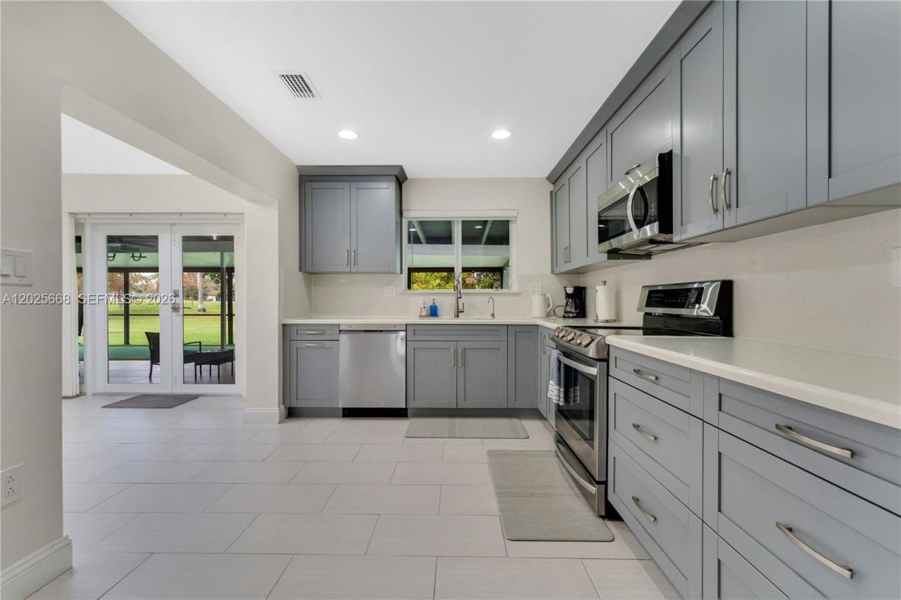 9501 E Palmetto Club Ln E , Unit 9501, Palmetto Bay, FL 33157 Photo