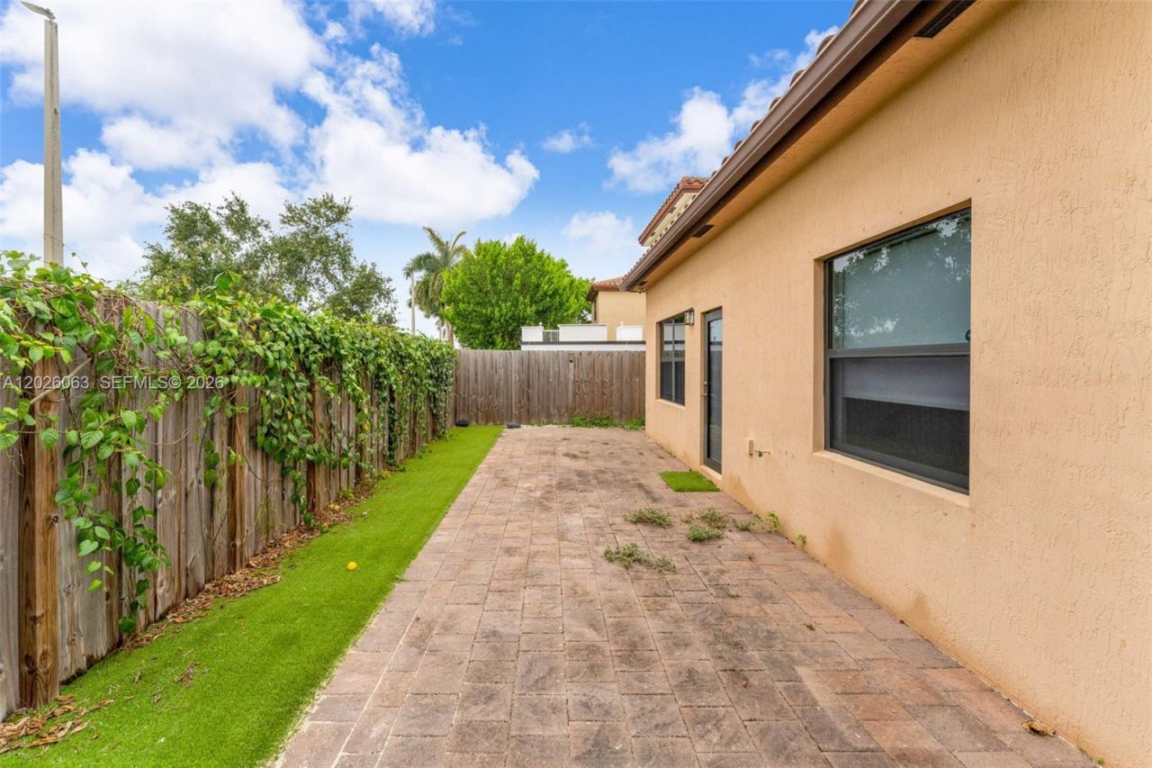 134 NE 23rd Ter , Homestead, FL 33033 Photo