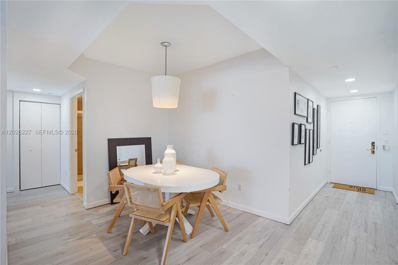 4779 Collins Ave , Unit 2908, Miami Beach, FL 33140 Photo