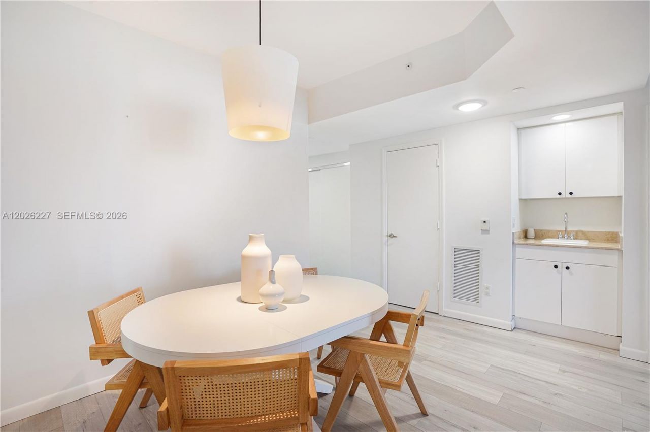 4779 Collins Ave , Unit 2908, Miami Beach, FL 33140 Photo