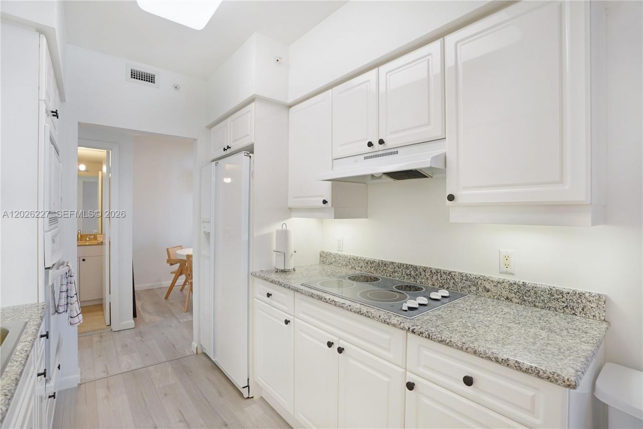 4779 Collins Ave , Unit 2908, Miami Beach, FL 33140 Photo