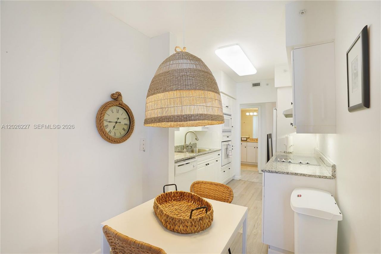 4779 Collins Ave , Unit 2908, Miami Beach, FL 33140 Photo