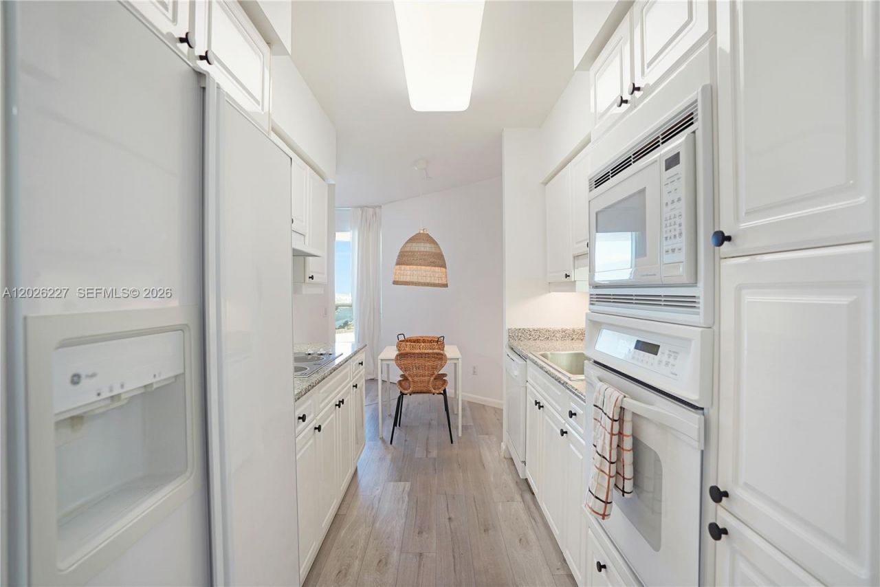 4779 Collins Ave , Unit 2908, Miami Beach, FL 33140 Photo