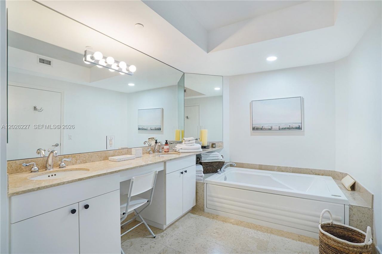 4779 Collins Ave , Unit 2908, Miami Beach, FL 33140 Photo