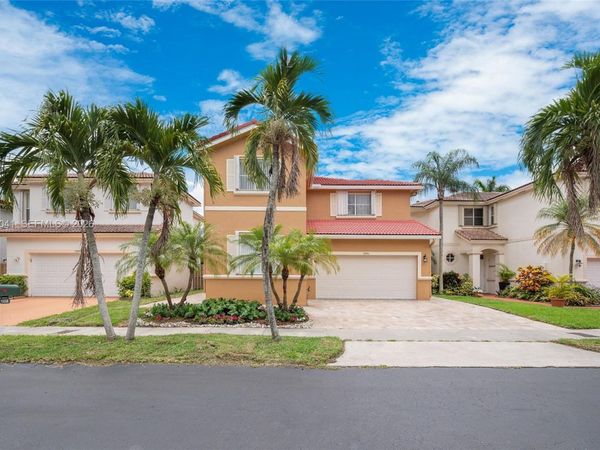 15558 SW 112th Dr , Miami, FL 33196