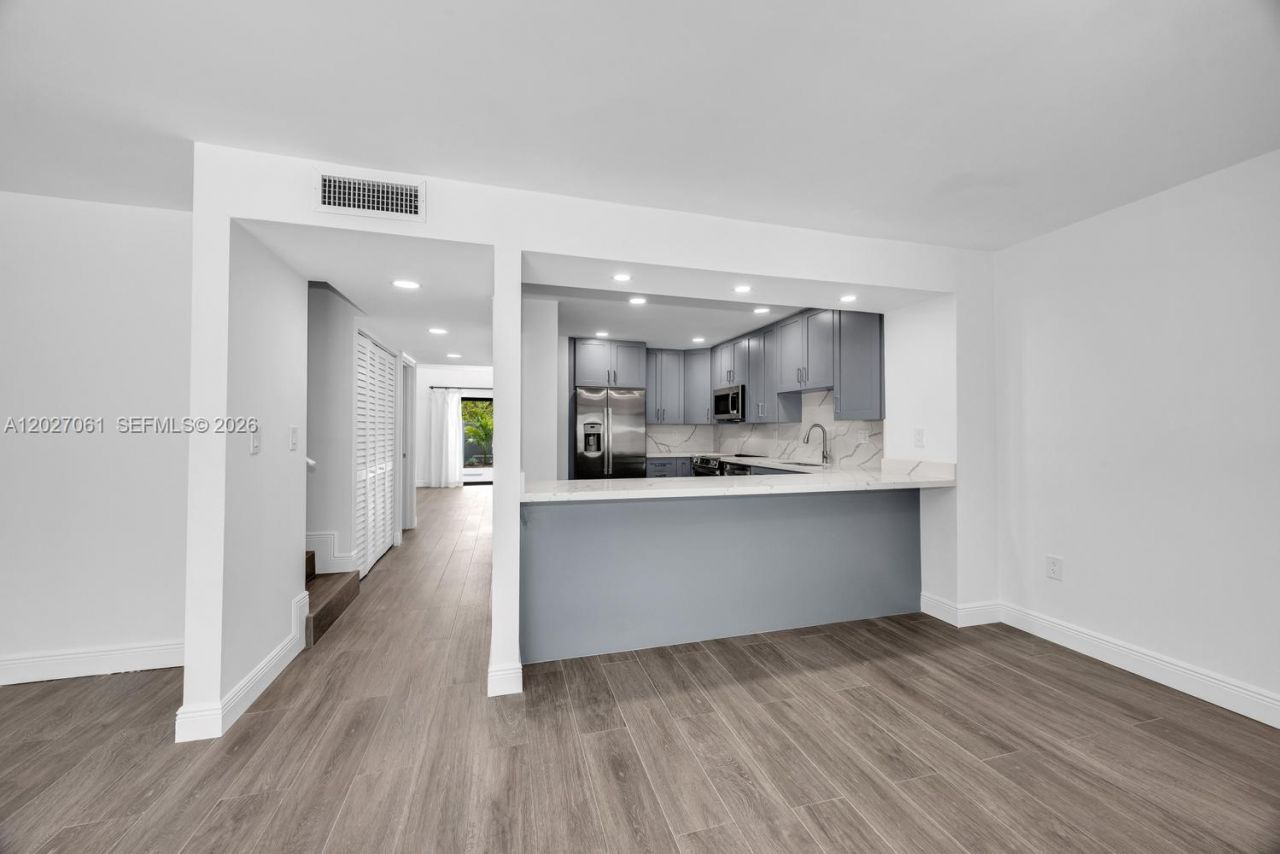6661 SW 72nd St , Unit 35, South Miami, FL 33143 Photo