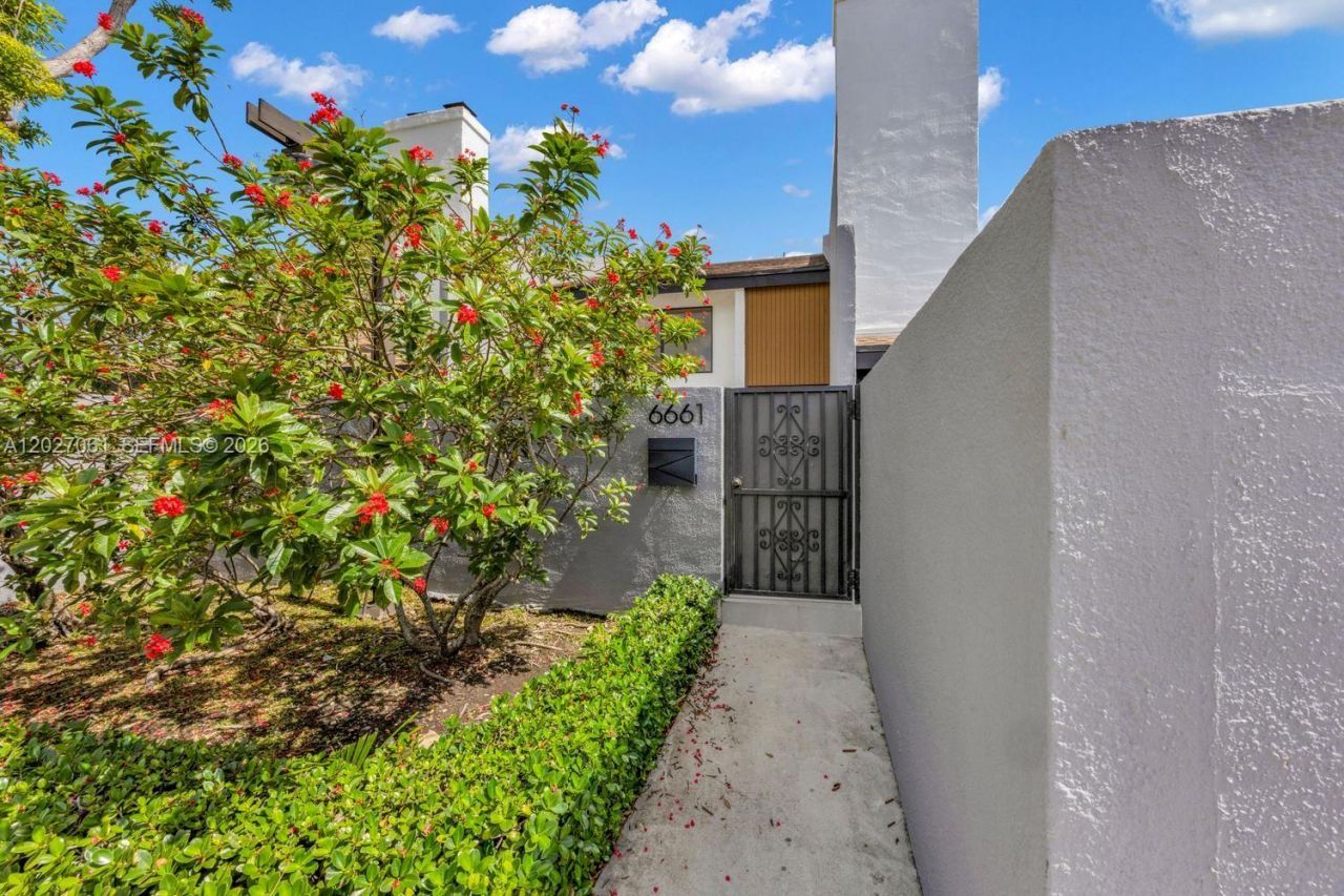 6661 SW 72nd St , Unit 35, South Miami, FL 33143 Photo