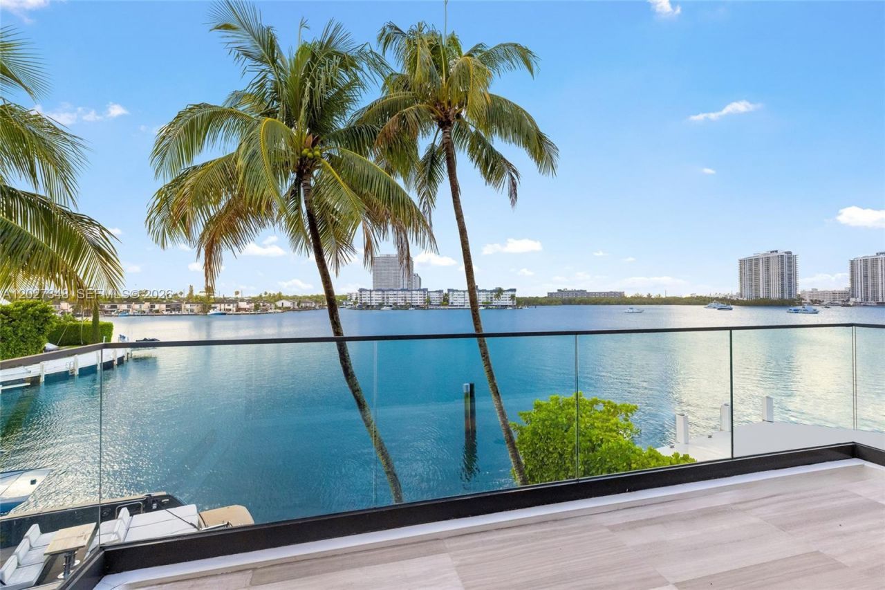 16470 NE 30th Ave, North Miami Beach, FL 33160 Photo