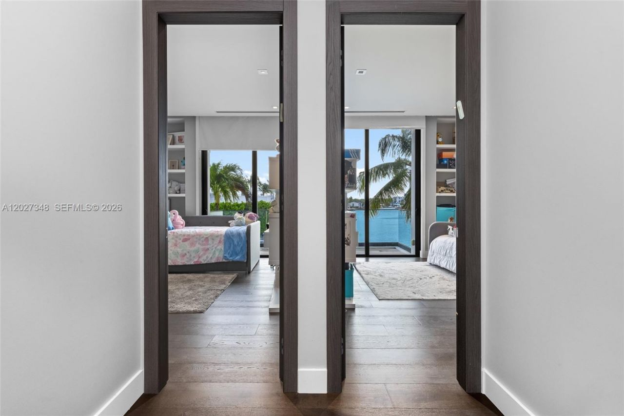 16470 NE 30th Ave, North Miami Beach, FL 33160 Photo