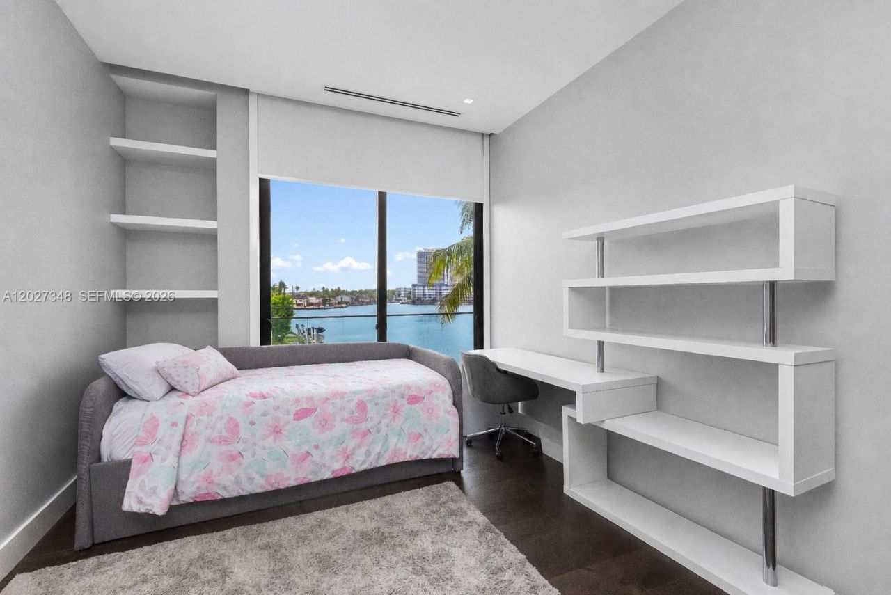16470 NE 30th Ave, North Miami Beach, FL 33160 Photo