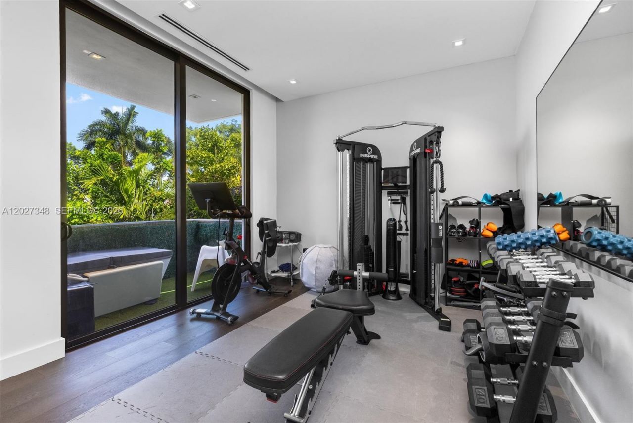 16470 NE 30th Ave, North Miami Beach, FL 33160 Photo