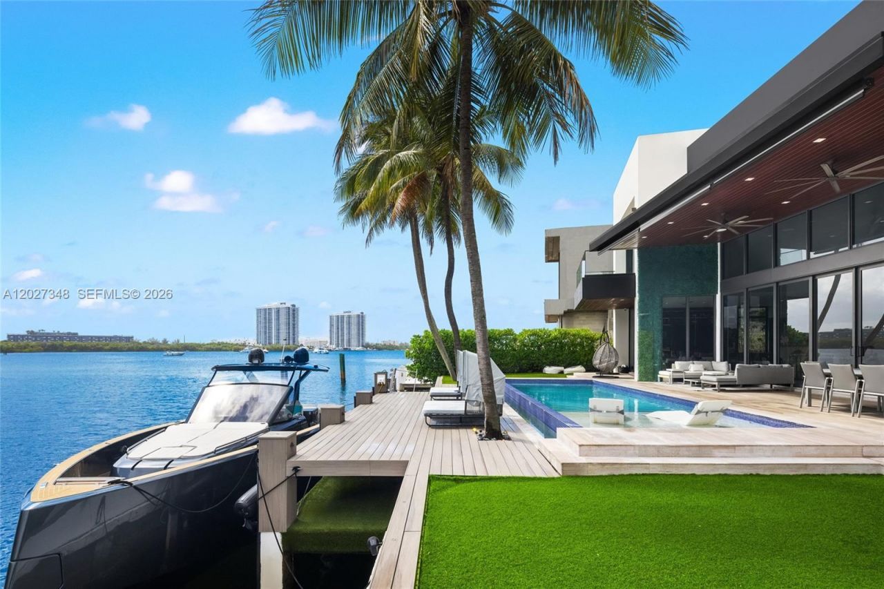 16470 NE 30th Ave, North Miami Beach, FL 33160 Photo