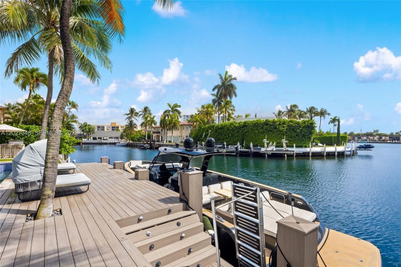16470 NE 30th Ave, North Miami Beach, FL 33160 Photo