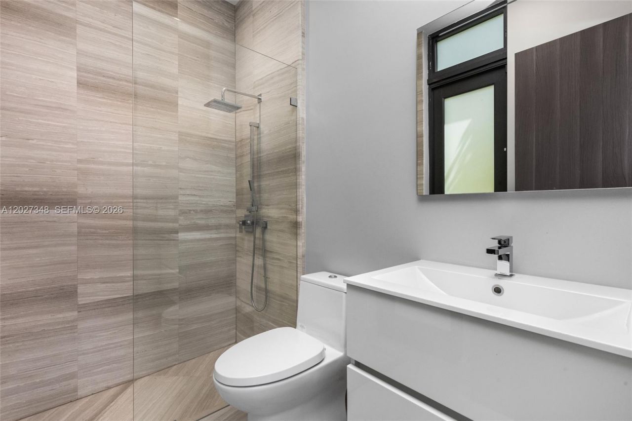 16470 NE 30th Ave, North Miami Beach, FL 33160 Photo