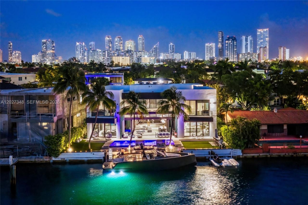 16470 NE 30th Ave, North Miami Beach, FL 33160 Photo