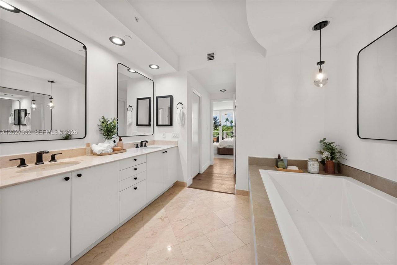 785 Crandon Blvd , Unit 205/305, Key Biscayne, FL 33149 Photo