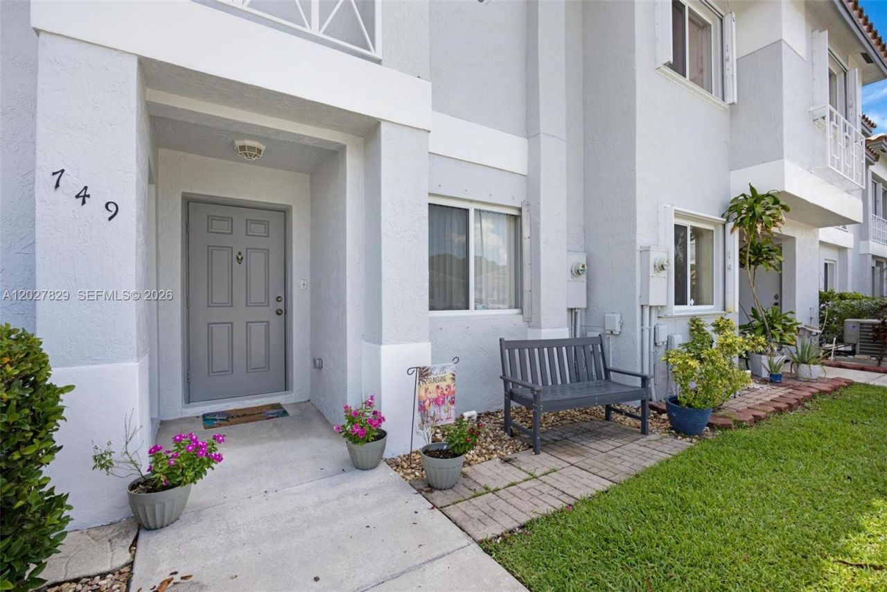 749 NW 208th Way , Pembroke Pines, FL 33029 Photo