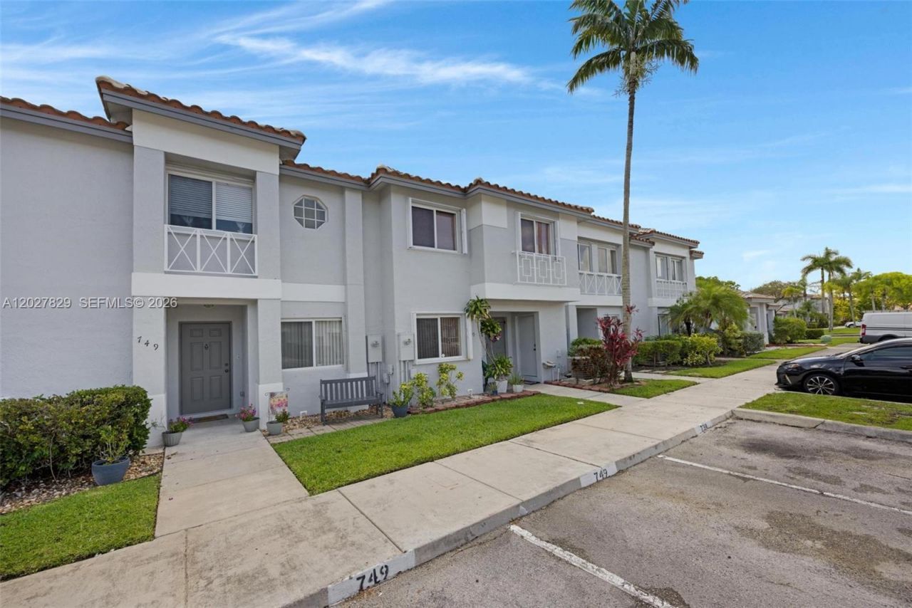 749 NW 208th Way , Pembroke Pines, FL 33029 Photo