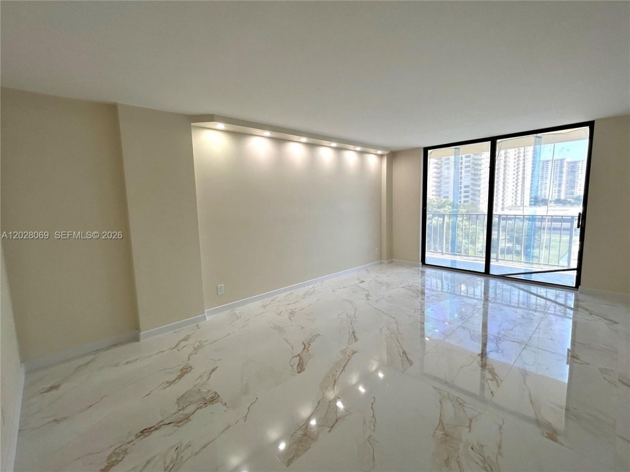 290 174th St, Unit 619, Sunny Isles Beach, FL 33160 Photo