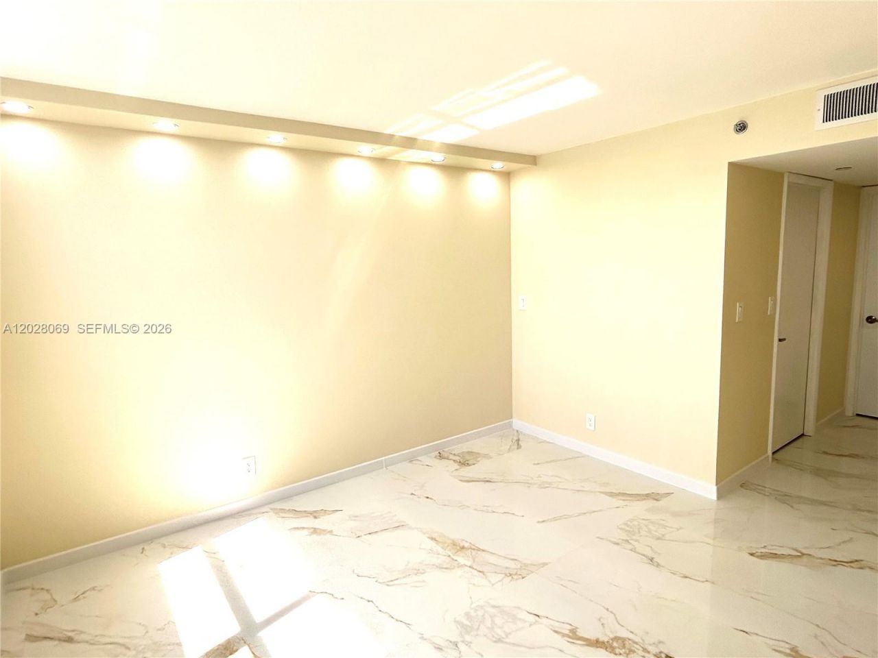 290 174th St, Unit 619, Sunny Isles Beach, FL 33160 Photo