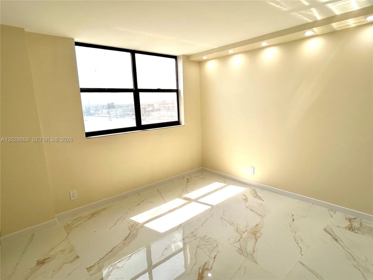 290 174th St, Unit 619, Sunny Isles Beach, FL 33160 Photo