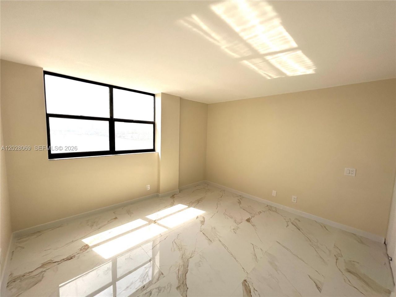 290 174th St, Unit 619, Sunny Isles Beach, FL 33160 Photo