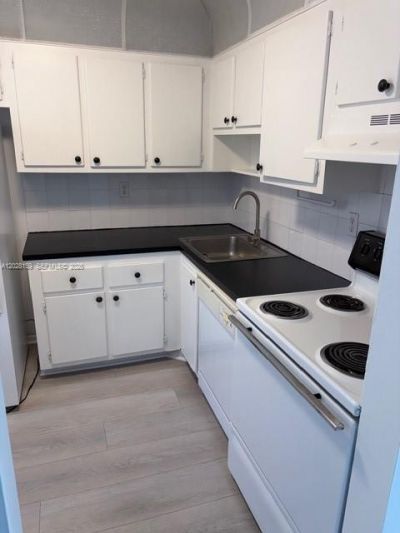 9460 Fontainebleau Blvd, Unit 529, Miami, FL 33172 Photo