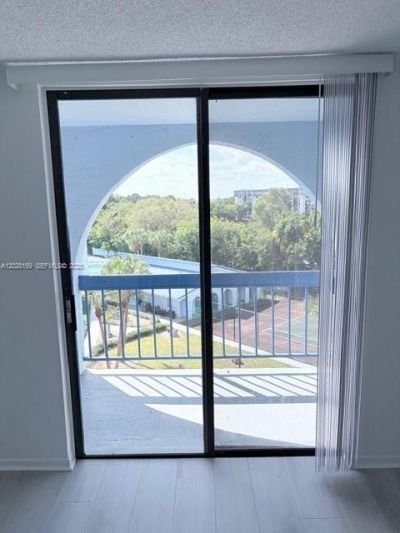 9460 Fontainebleau Blvd, Unit 529, Miami, FL 33172 Photo
