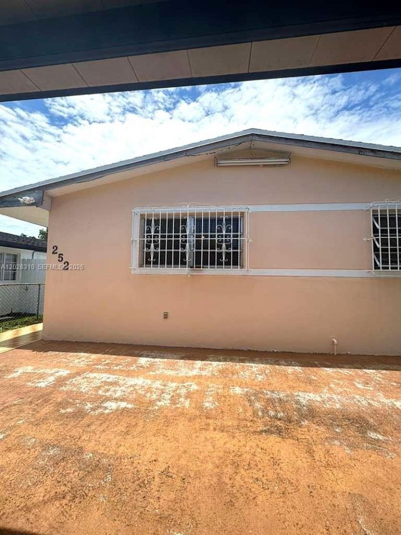 252 E 37th St , Hialeah, FL 33013 Photo