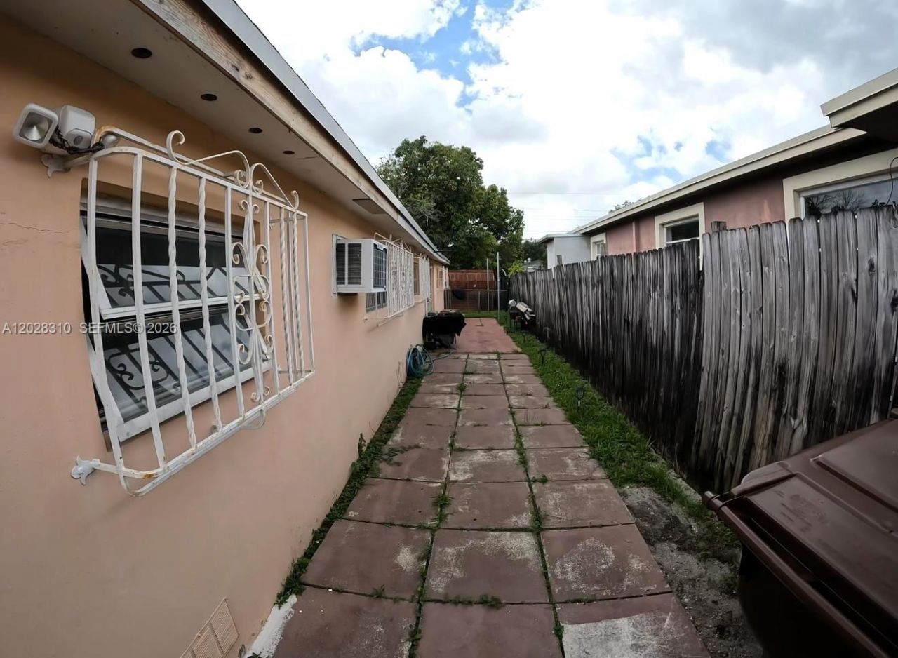 252 E 37th St , Hialeah, FL 33013 Photo