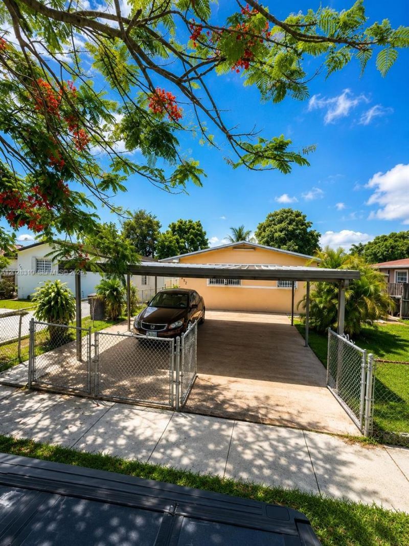 252 E 37th St , Hialeah, FL 33013 Photo