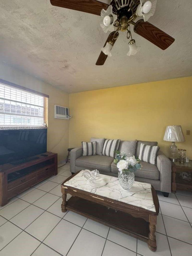 252 E 37th St , Hialeah, FL 33013 Photo