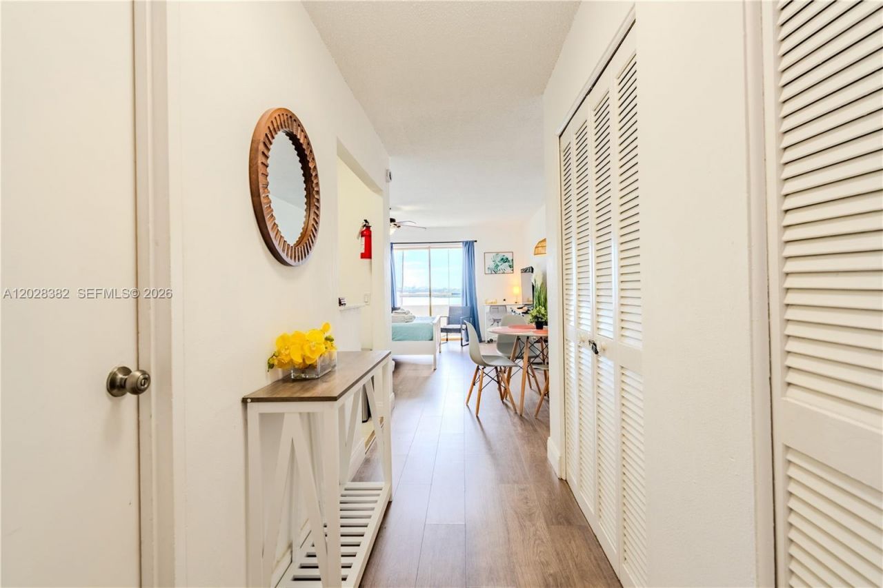 7904 West Dr , Unit 810, North Bay Village, FL 33141 Photo