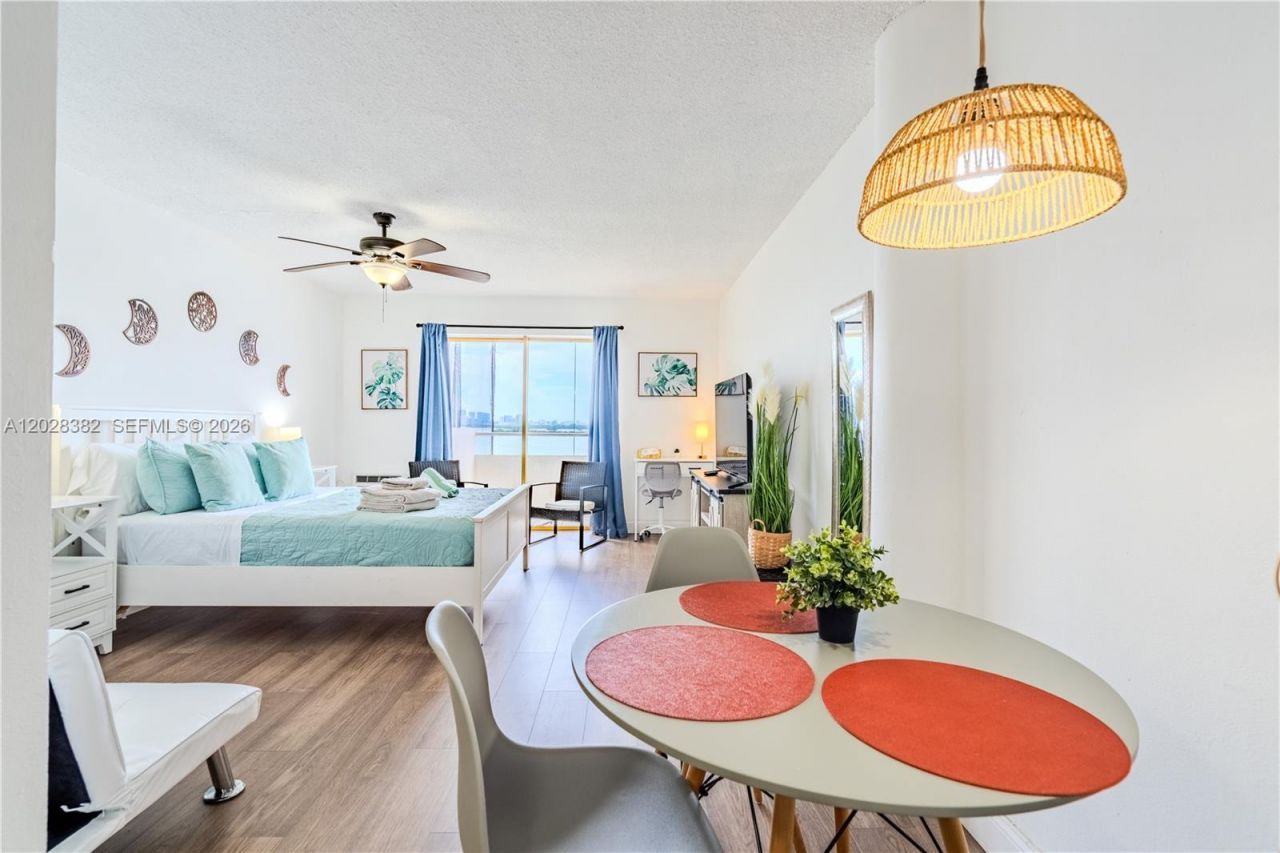 7904 West Dr , Unit 810, North Bay Village, FL 33141 Photo