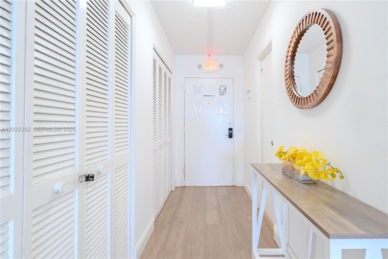 7904 West Dr , Unit 810, North Bay Village, FL 33141 Photo