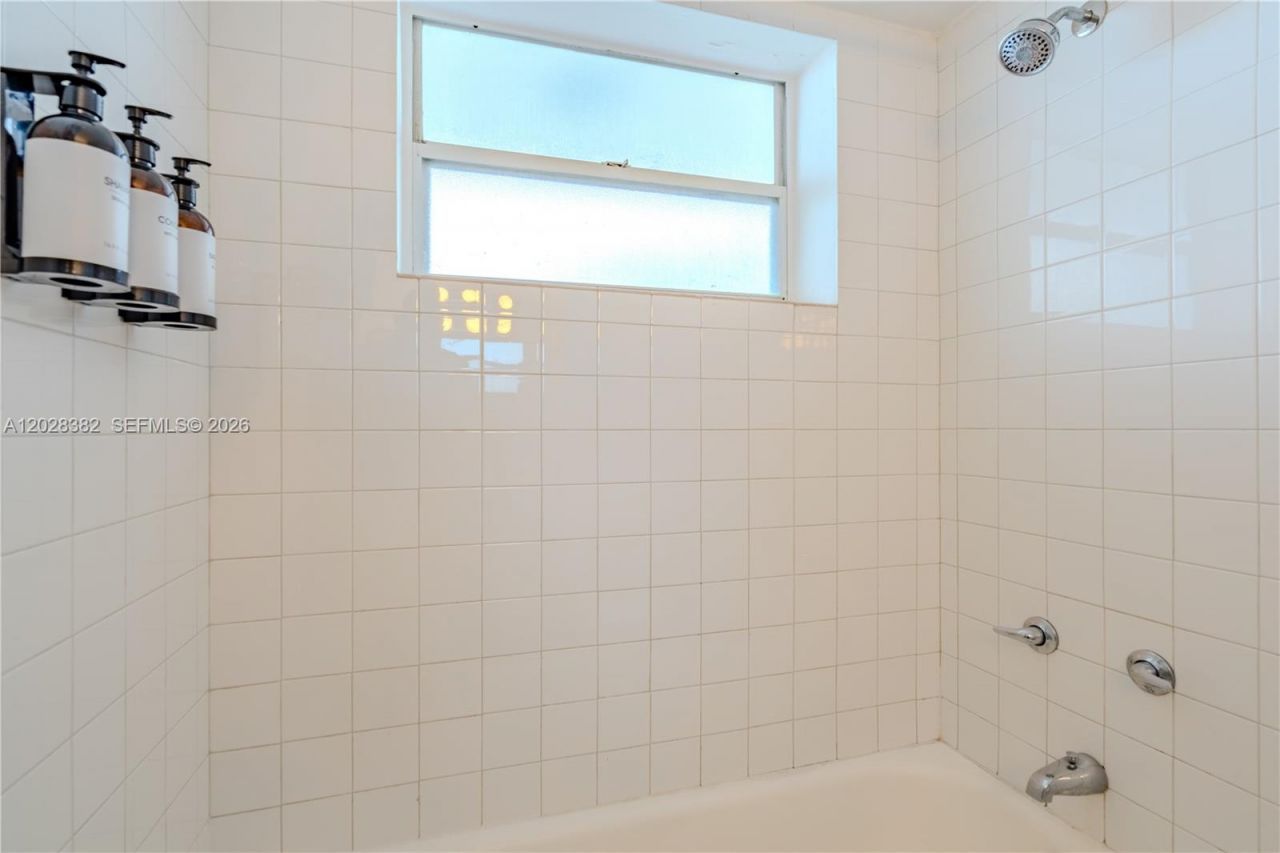 7904 West Dr , Unit 810, North Bay Village, FL 33141 Photo