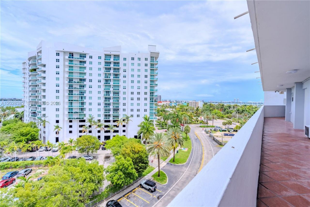 7904 West Dr , Unit 810, North Bay Village, FL 33141 Photo