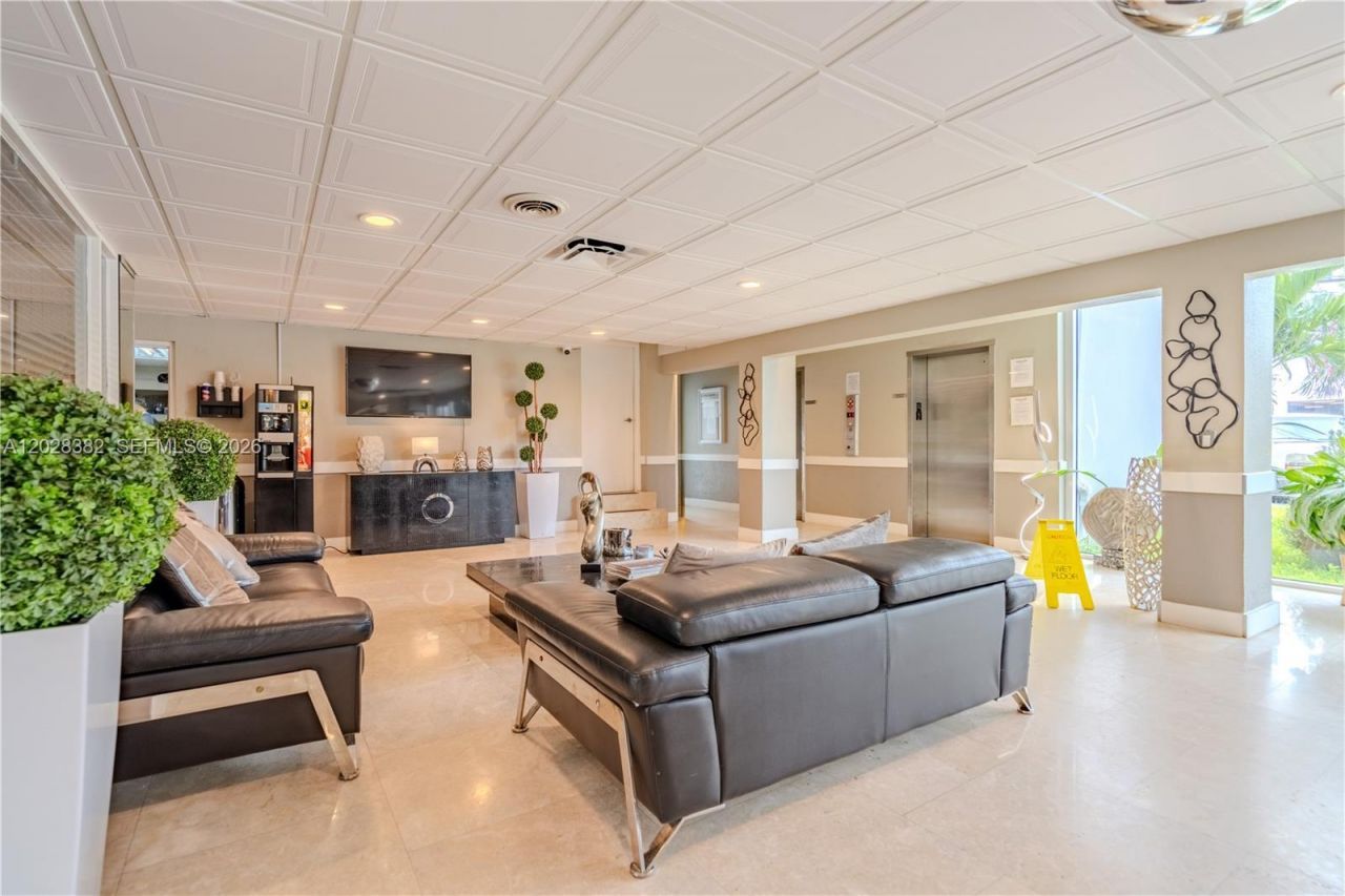 7904 West Dr , Unit 810, North Bay Village, FL 33141 Photo