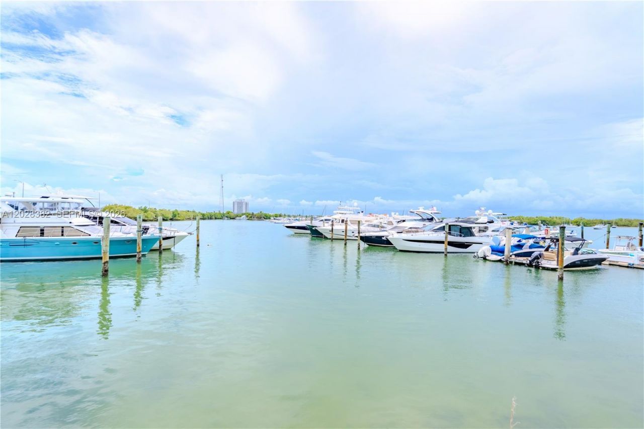 7904 West Dr , Unit 810, North Bay Village, FL 33141 Photo