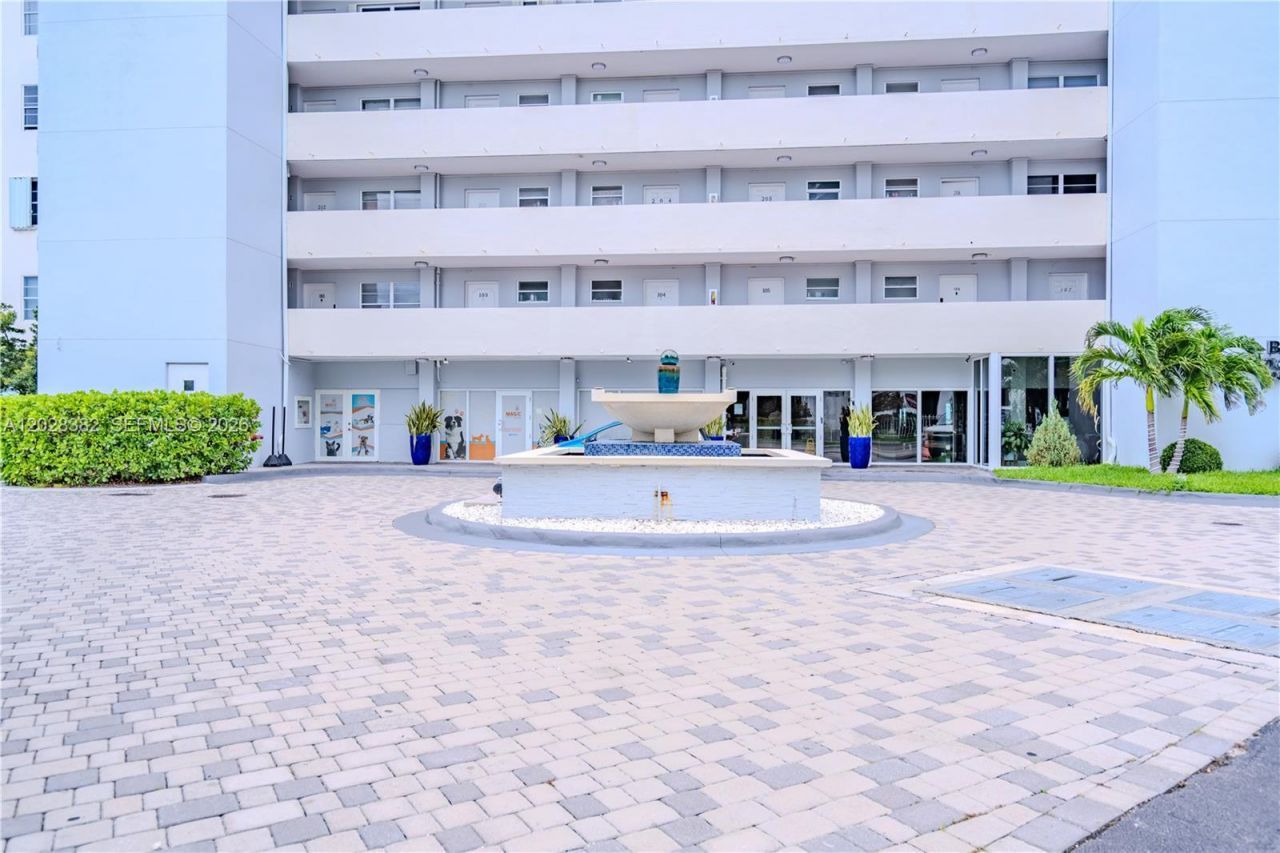 7904 West Dr , Unit 810, North Bay Village, FL 33141 Photo
