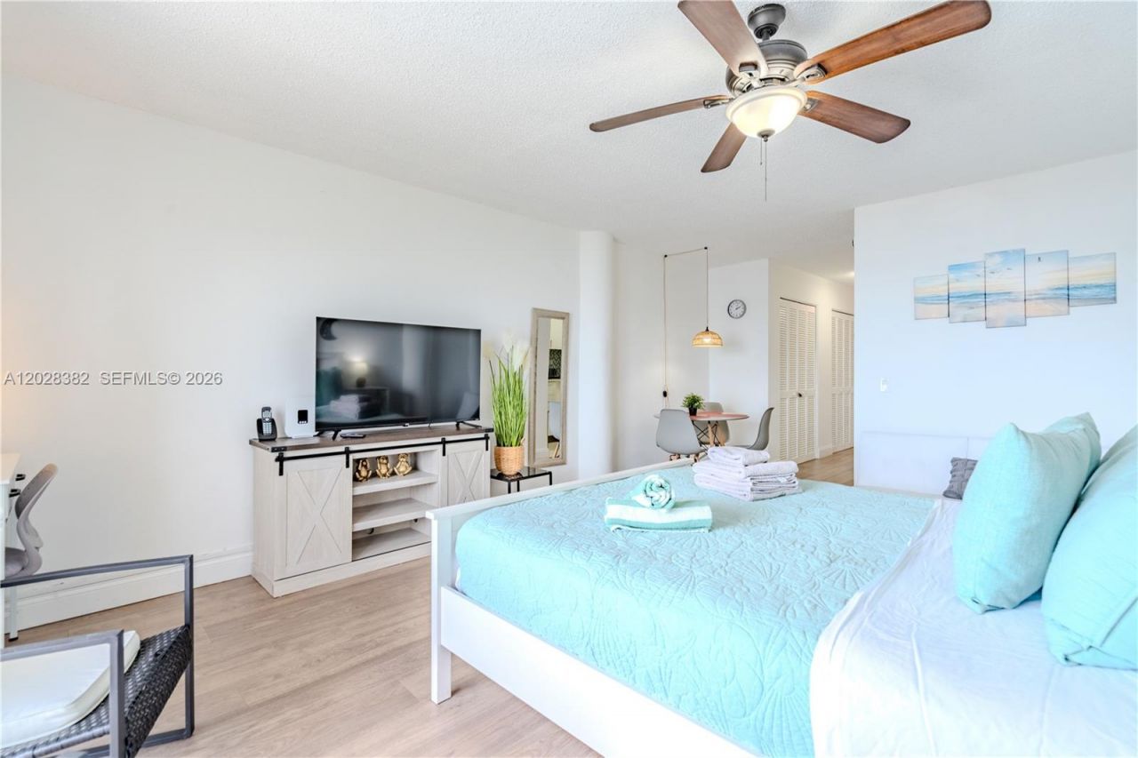 7904 West Dr , Unit 810, North Bay Village, FL 33141 Photo